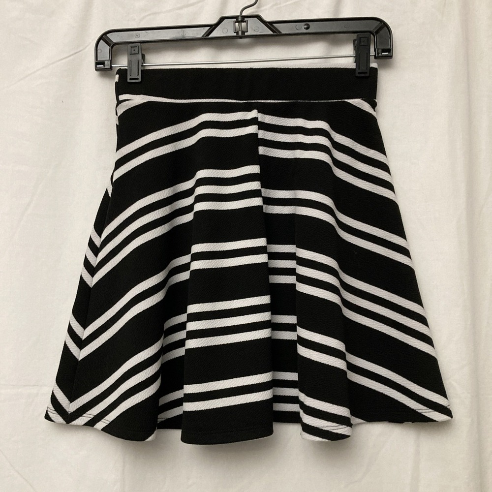 Charlotte Russe Women's Black and White Elastic‎ Waist Mini Skirt - Size M